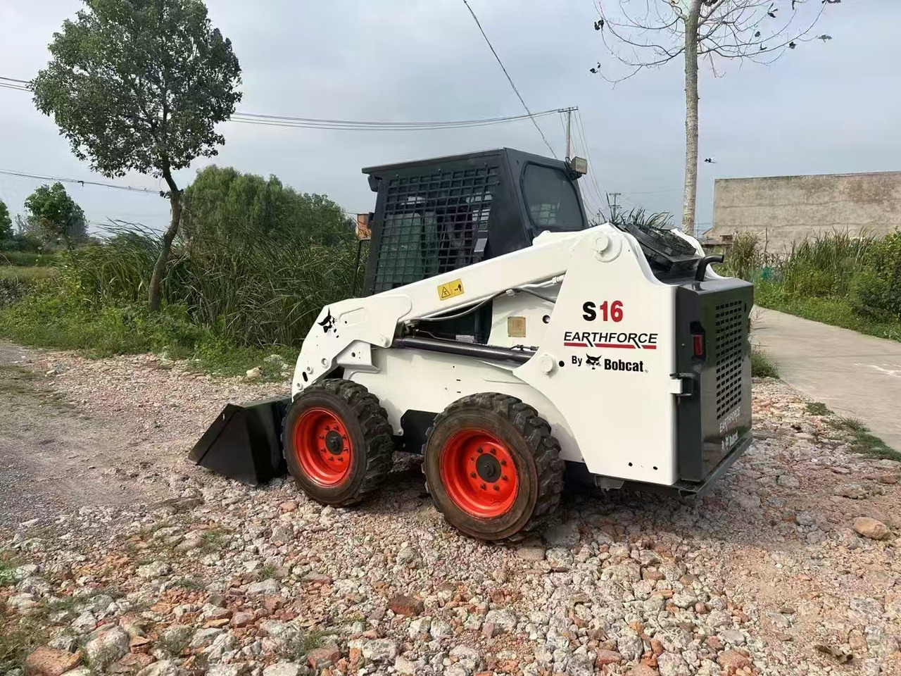 BOBCAT Skid Steer Loader S16 - Skid steer loader: picture 4 BOBCAT Skid Steer Loader S16 - Skid steer loader: picture 4