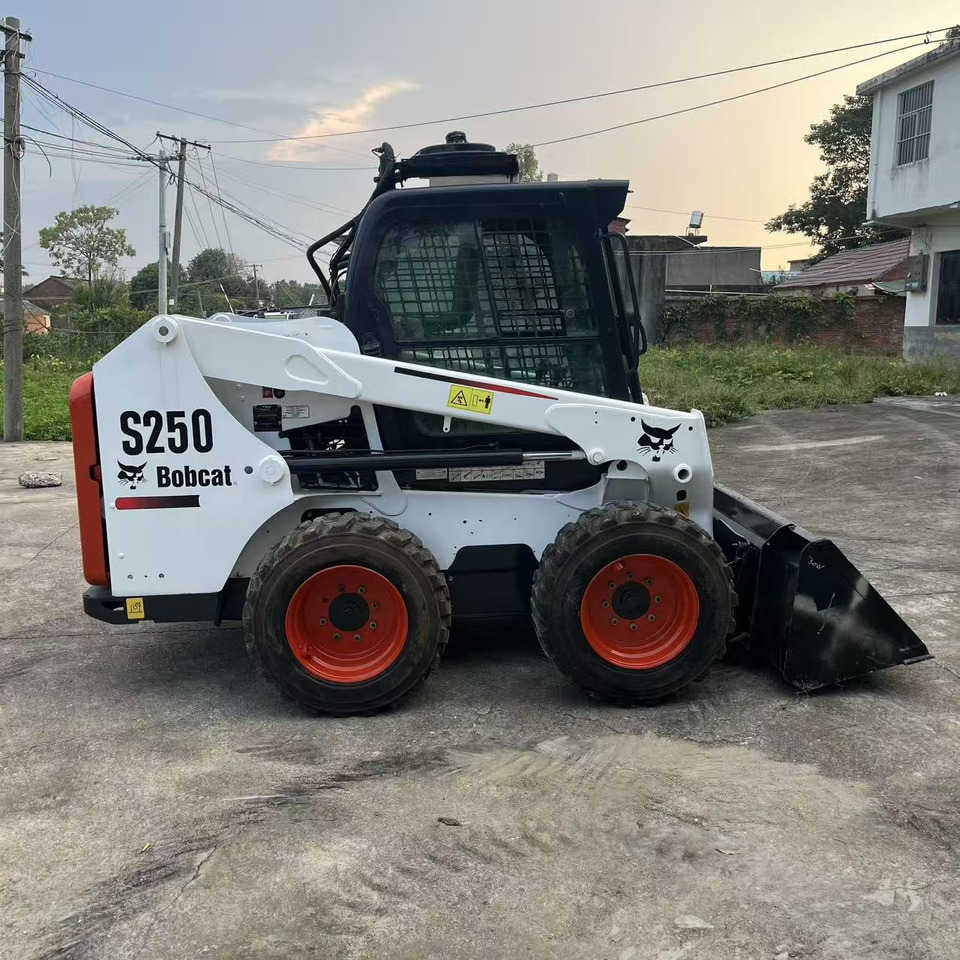 BOBCAT Skid Steer Loader S250 New Condition Hours True - Skid steer loader: picture 2 BOBCAT Skid Steer Loader S250 New Condition Hours True - Skid steer loader: picture 2