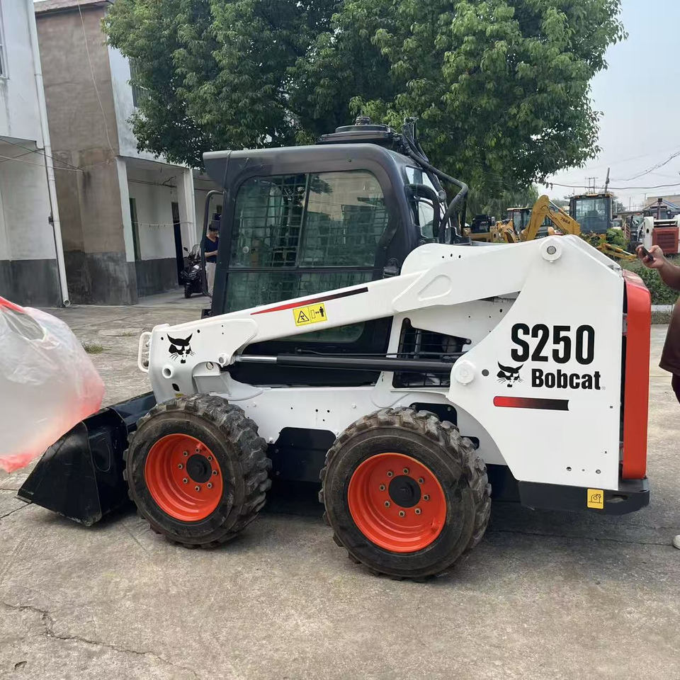 BOBCAT Skid Steer Loader S250 New Condition Hours True - Skid steer loader: picture 3 BOBCAT Skid Steer Loader S250 New Condition Hours True - Skid steer loader: picture 3