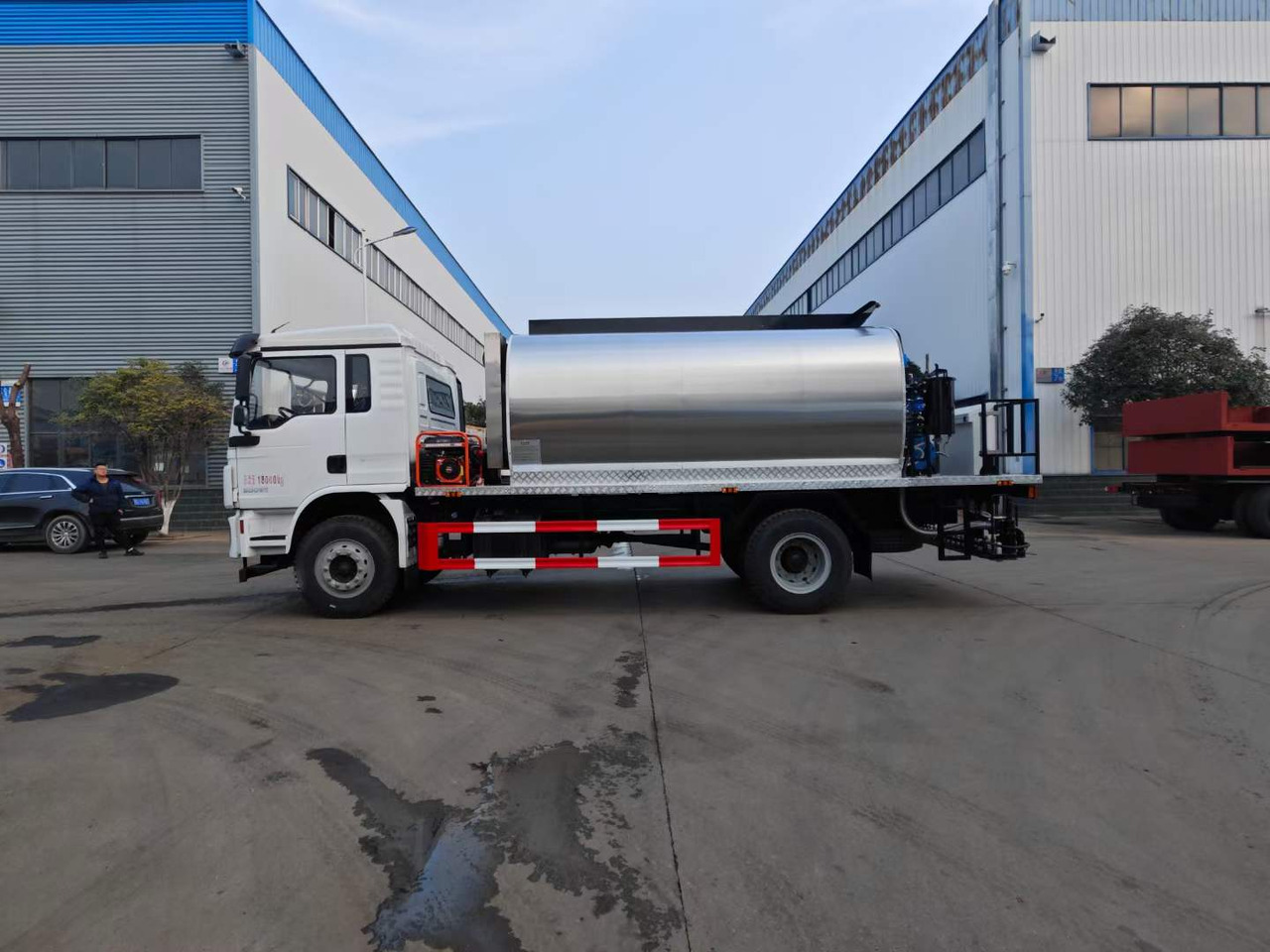 DONGFENG Asphalt Spreader - Asphalt paver: picture 3 DONGFENG Asphalt Spreader - Asphalt paver: picture 3