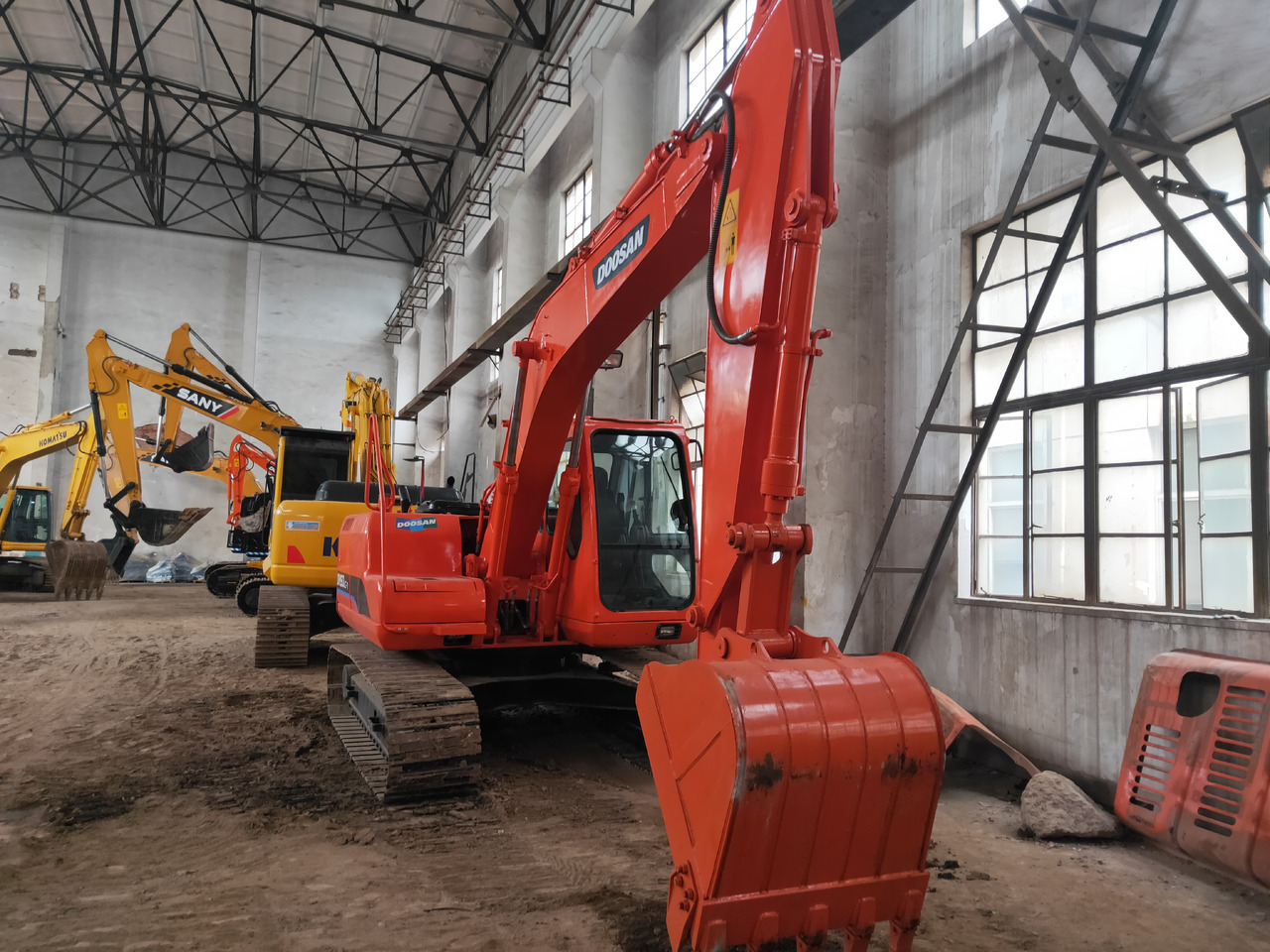 Crawler excavator DOOSAN DH150LC-7: picture 6