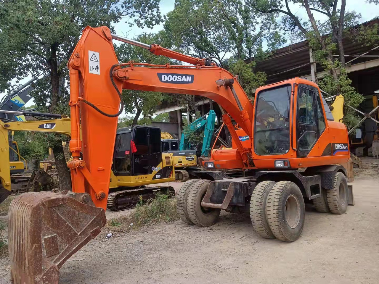 DOOSAN DH150W-7 - Crawler excavator: picture 1 DOOSAN DH150W-7 - Crawler excavator: picture 1