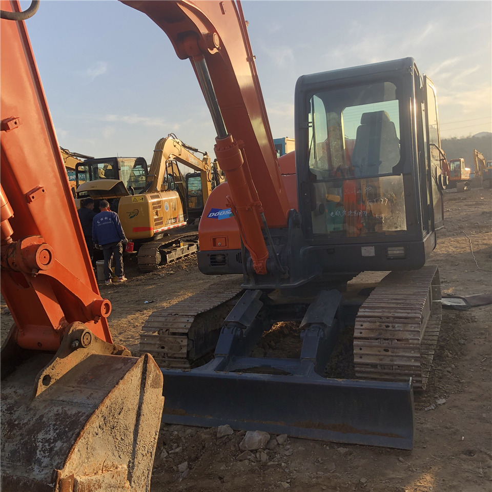 DOOSAN DH80-7 - Crawler excavator: picture 4 DOOSAN DH80-7 - Crawler excavator: picture 4