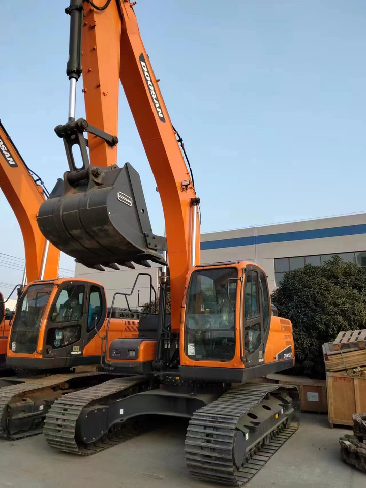 DOOSAN DX225LC-9 - Crawler excavator: picture 1 DOOSAN DX225LC-9 - Crawler excavator: picture 1