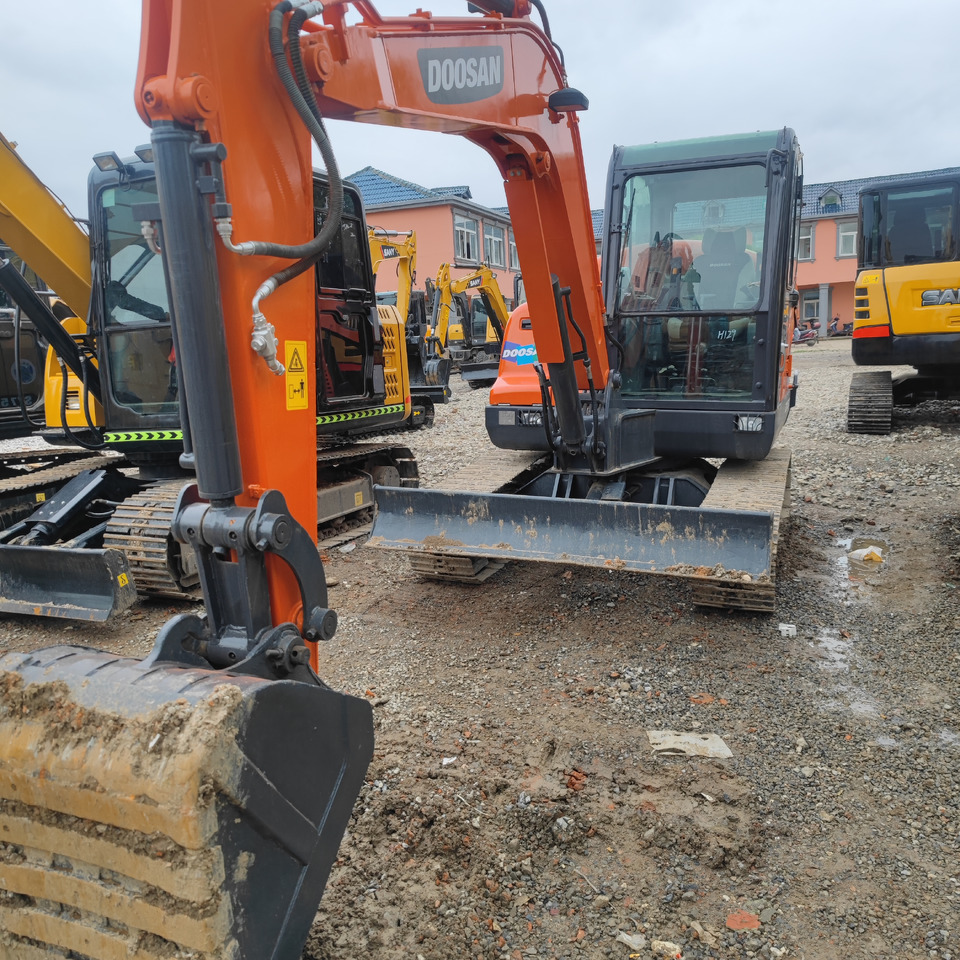 DOOSAN DX60 Mini excavator 6 T - Mini excavator: picture 1 DOOSAN DX60 Mini excavator 6 T - Mini excavator: picture 1