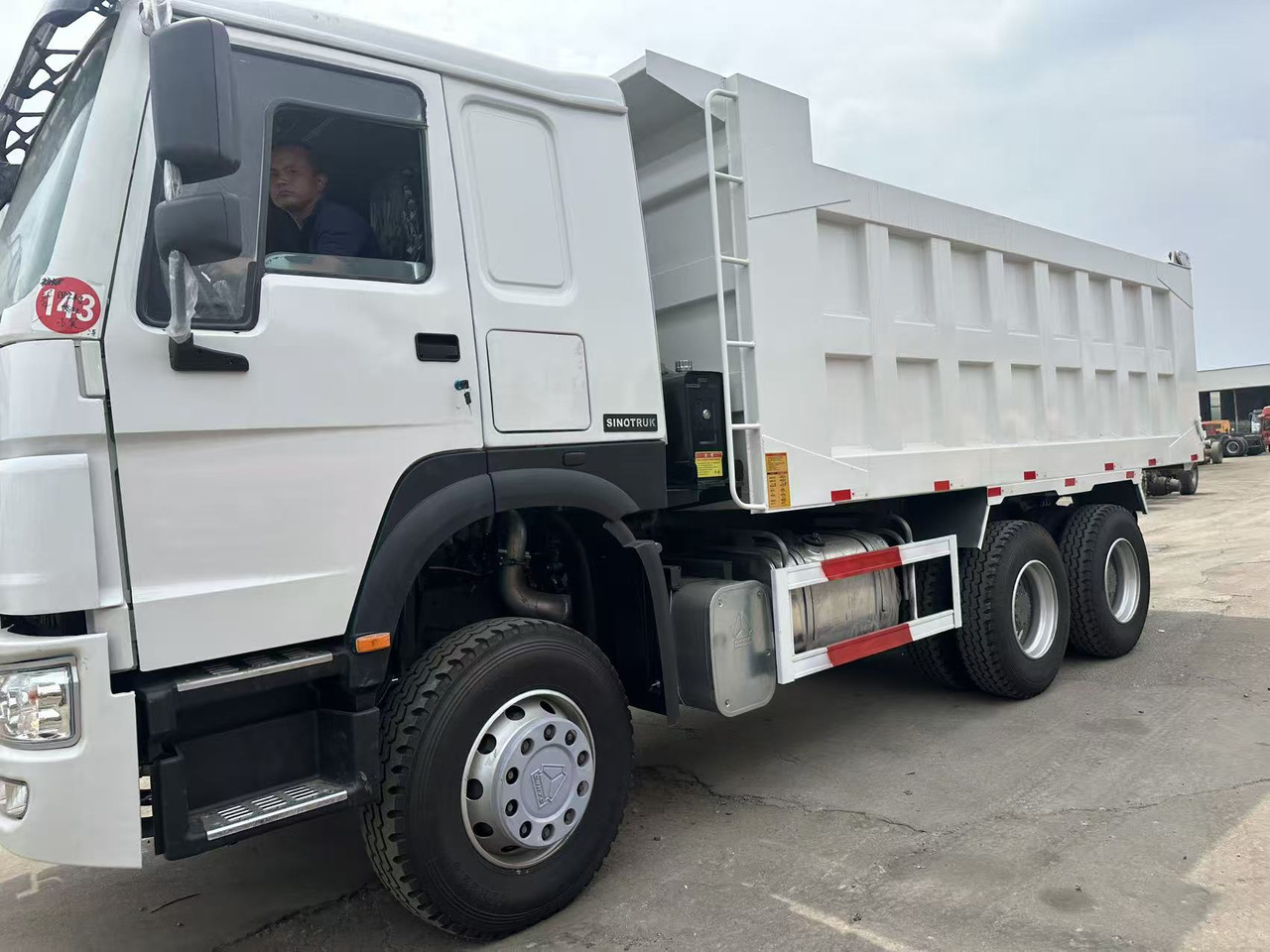 HOWO Howo Dump truck 6✖4 White - Tipper: picture 2 HOWO Howo Dump truck 6✖4 White - Tipper: picture 2