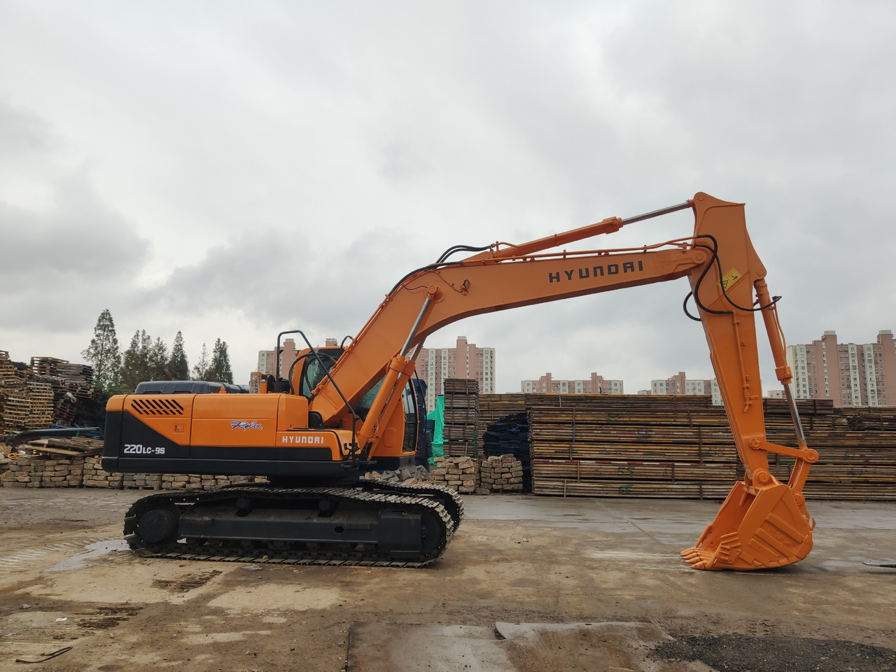 HYUNDAI Crawler Excavator R220-9S Click Here for Discount - Crawler excavator: picture 2 HYUNDAI Crawler Excavator R220-9S Click Here for Discount - Crawler excavator: picture 2
