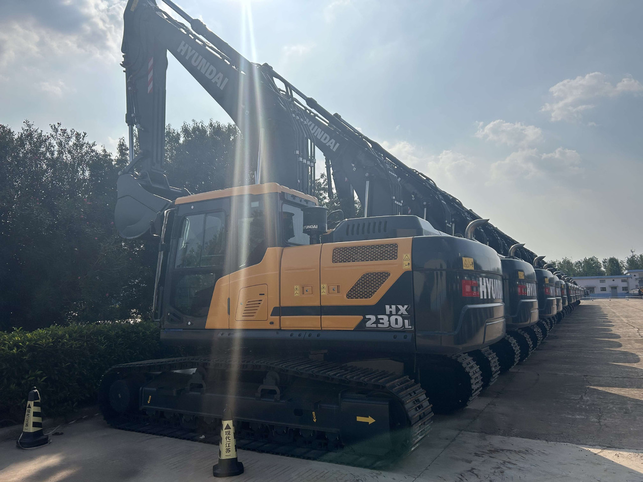 HYUNDAI Excavator HX230 Click Here for Discount - Excavator: picture 2 HYUNDAI Excavator HX230 Click Here for Discount - Excavator: picture 2