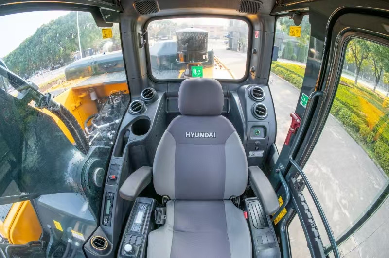 HYUNDAI Excavator HX305L Click Here for Discount - Excavator: picture 5 HYUNDAI Excavator HX305L Click Here for Discount - Excavator: picture 5