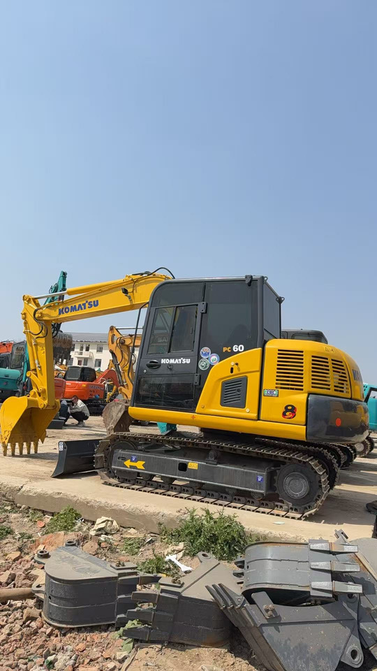 KOMATSU PC60 - Crawler excavator: picture 1 KOMATSU PC60 - Crawler excavator: picture 1