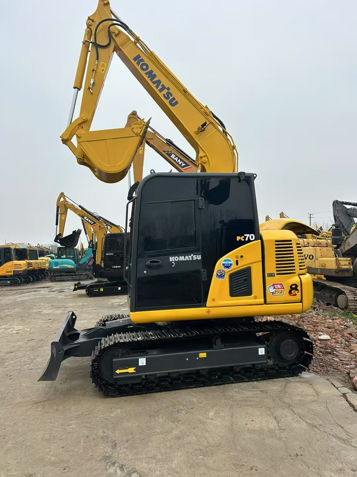 KOMATSU PC70 - Crawler excavator: picture 1 KOMATSU PC70 - Crawler excavator: picture 1