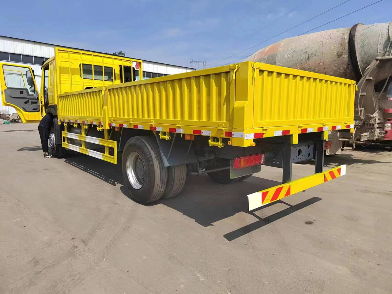 Leasing of SINOTRUK HOWO 336HP Dump Truck SINOTRUK HOWO 336HP Dump Truck: picture 7 Leasing of SINOTRUK HOWO 336HP Dump Truck SINOTRUK HOWO 336HP Dump Truck: picture 7