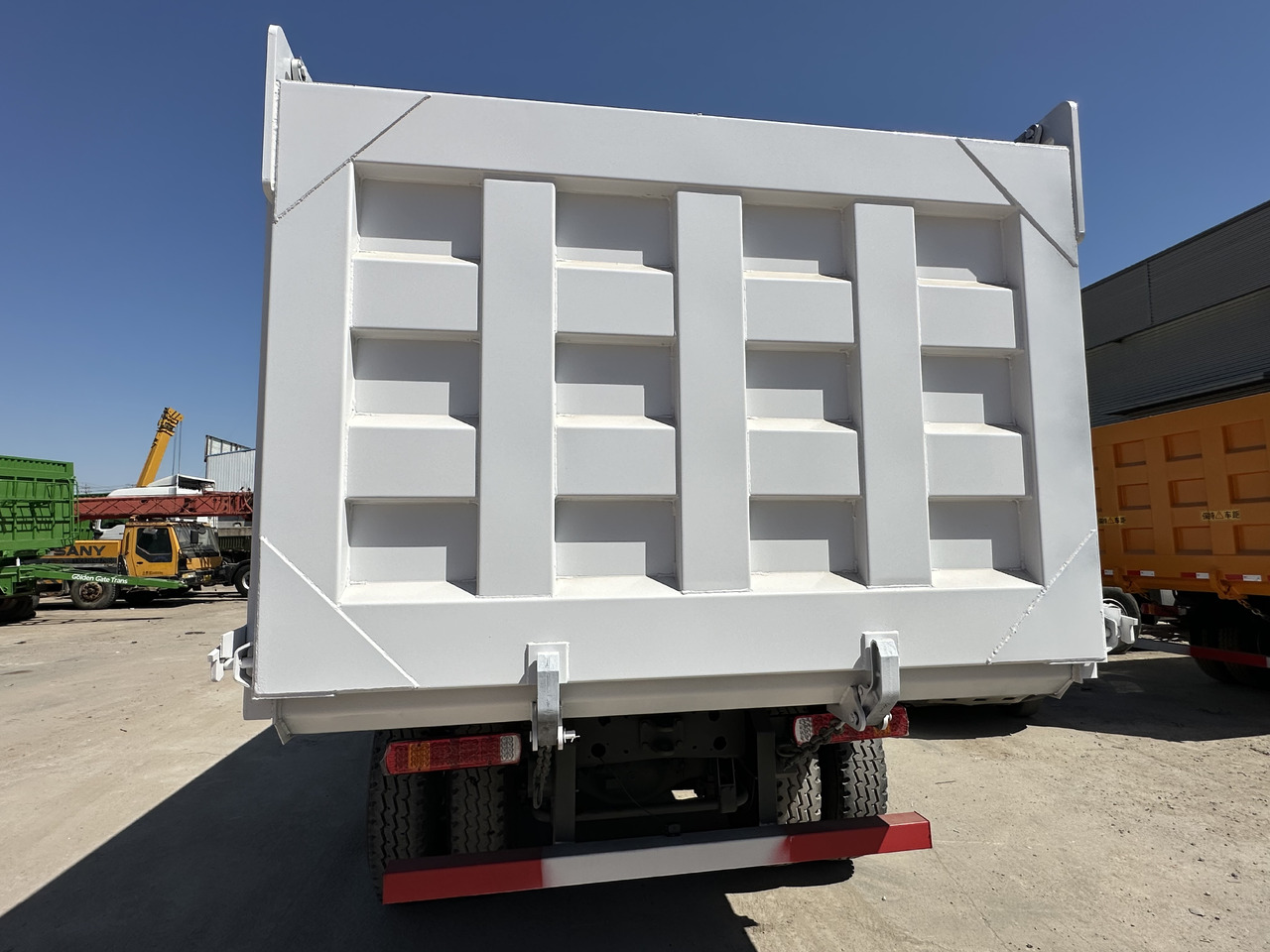 Leasing of SINOTRUK HOWO 400 8X4 SINOTRUK HOWO 400 8X4: picture 6