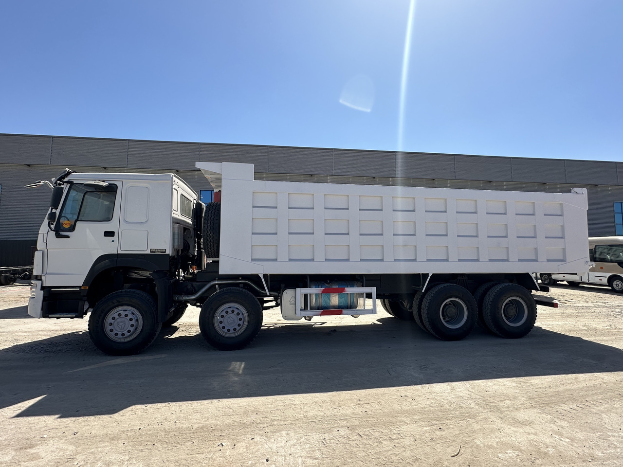 Leasing of SINOTRUK HOWO 400 8X4 SINOTRUK HOWO 400 8X4: picture 7