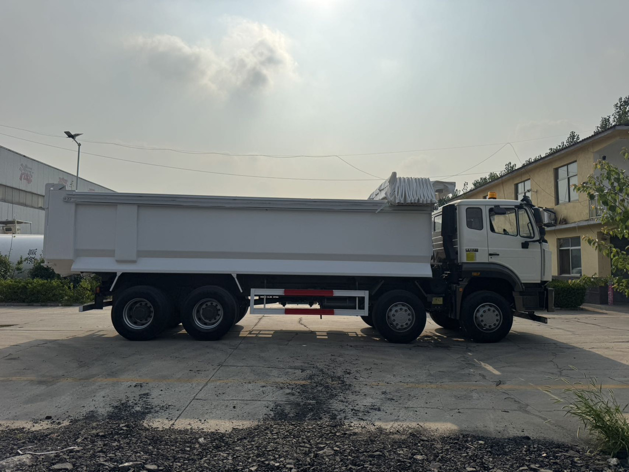 SINOTRUK HOWO Dump Truck 8x4 Click Here for Discount - Tipper: picture 4 SINOTRUK HOWO Dump Truck 8x4 Click Here for Discount - Tipper: picture 4