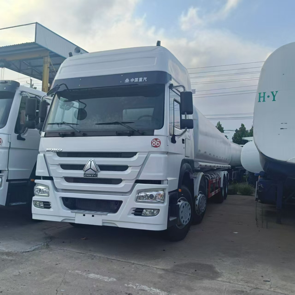SINOTRUK Howo 371 Fuel Tanker Click Here For DISCOUNT - Tank truck: picture 2 SINOTRUK Howo 371 Fuel Tanker Click Here For DISCOUNT - Tank truck: picture 2