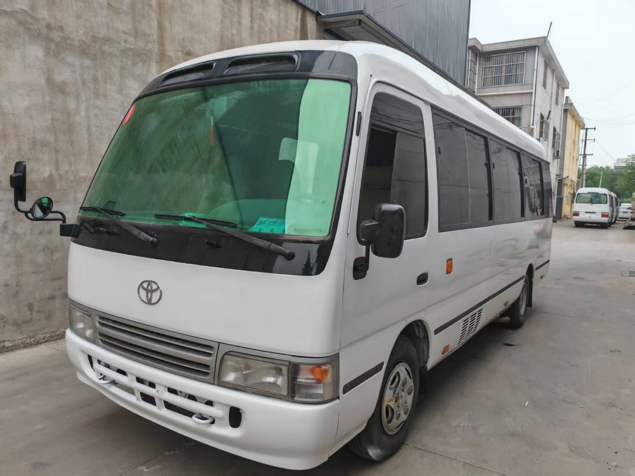 TOYOTA Coaster Mini Bus White - Minibus, Passenger van: picture 1 TOYOTA Coaster Mini Bus White - Minibus, Passenger van: picture 1