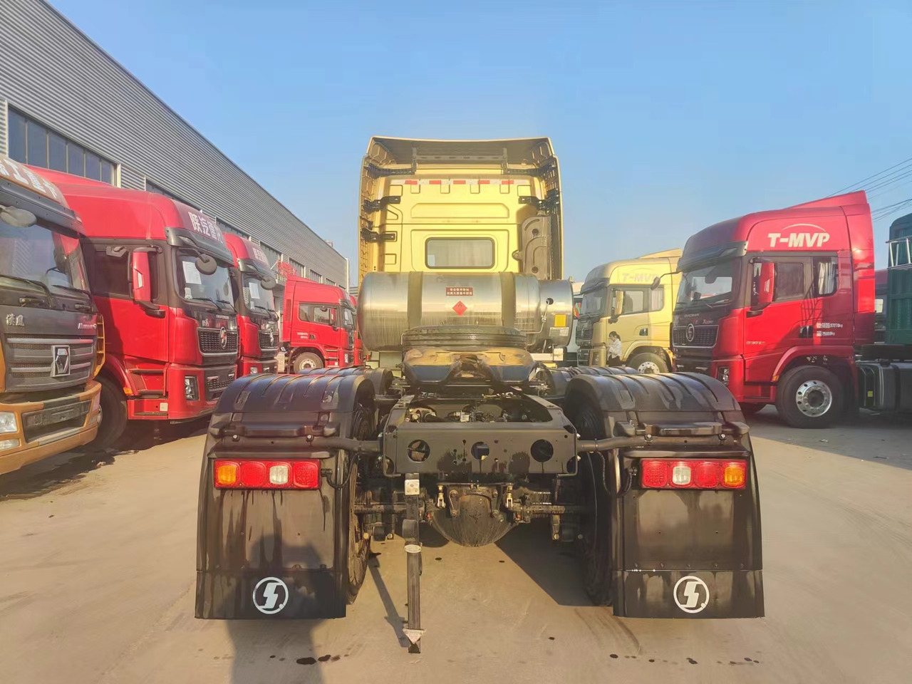 New Tractor unit SINOTRUK X5000 6X4 Manual Tractor Unit: picture 6