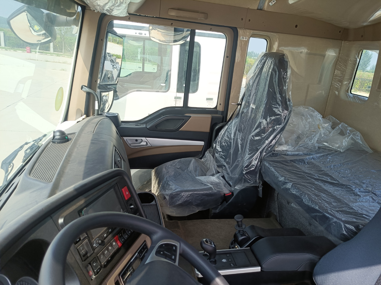 Truck HOWO TX350 Cement Mixer Truck: picture 7 Truck HOWO TX350 Cement Mixer Truck: picture 7