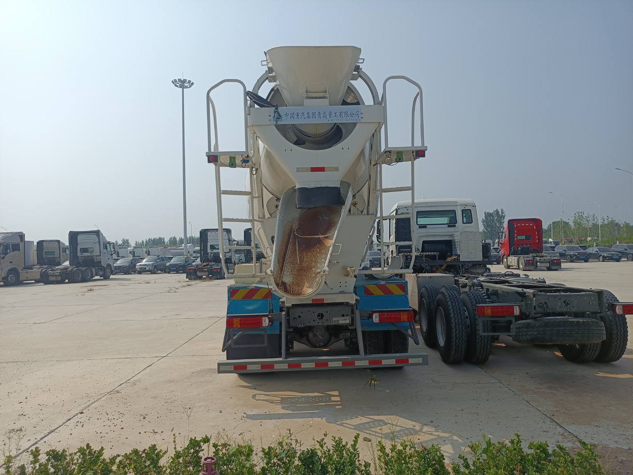 Truck HOWO TX350 Cement Mixer Truck: picture 6 Truck HOWO TX350 Cement Mixer Truck: picture 6