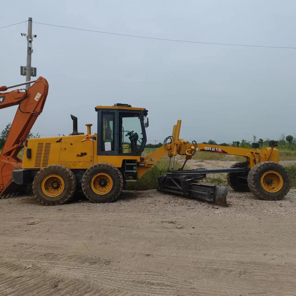 XCMG Grader GR215 - Grader: picture 2 XCMG Grader GR215 - Grader: picture 2