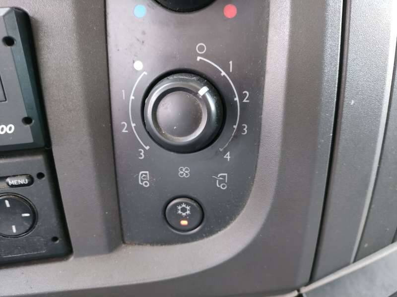 Leasing of Camion Porteur FRIGO 19 TONNES 280 CV HAYON CAISSE KLEGE BI TEMP GROUPE CARRIER SUPRA 1150 -12 Camion Porteur FRIGO 19 TONNES 280 CV HAYON CAISSE KLEGE BI TEMP GROUPE CARRIER SUPRA 1150 -12: picture 11 Leasing of Camion Porteur FRIGO 19 TONNES 280 CV HAYON CAISSE KLEGE BI TEMP GROUPE CARRIER SUPRA 1150 -12 Camion Porteur FRIGO 19 TONNES 280 CV HAYON CAISSE KLEGE BI TEMP GROUPE CARRIER SUPRA 1150 -12: picture 11