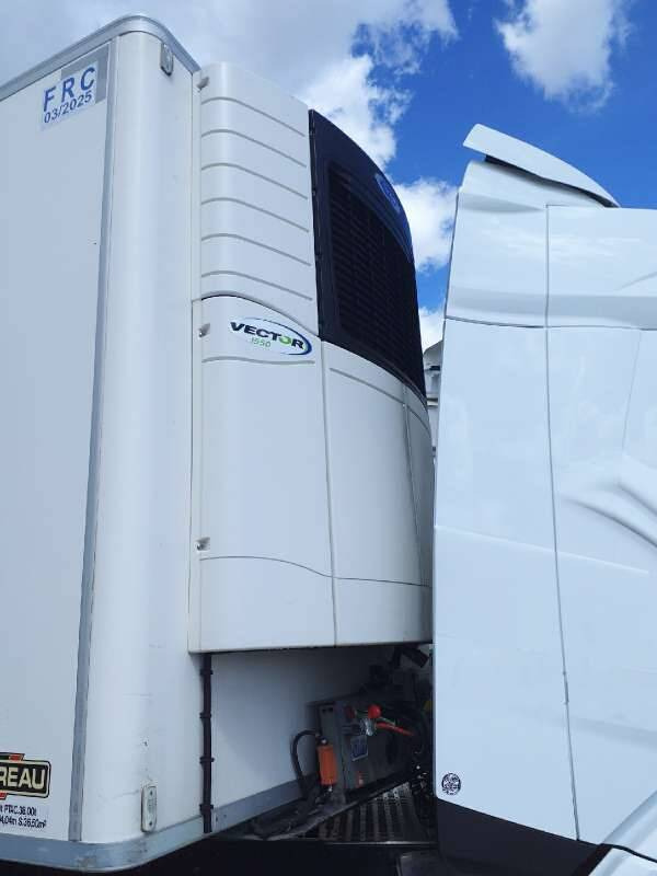 Semi-remorque 3 Essieux FRIGO 38 TONNES HAYON CAISSE CHEREAU GROUPE CARRIER VECTOR 1550 - Refrigerator semi-trailer: picture 2 Semi-remorque 3 Essieux FRIGO 38 TONNES HAYON CAISSE CHEREAU GROUPE CARRIER VECTOR 1550 - Refrigerator semi-trailer: picture 2