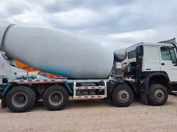 SINOTRUK Concrete Truck for Sale in Mali - Concrete mixer truck: picture 2 SINOTRUK Concrete Truck for Sale in Mali - Concrete mixer truck: picture 2