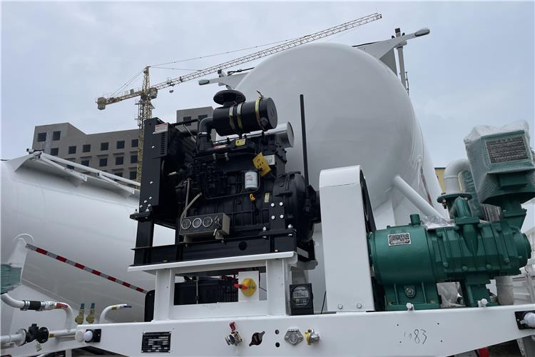 TITAN 3 Axle 30CBM Cement Tanker Trailer with Air Suspension In Saudi Arabia - Tank semi-trailer: picture 2 TITAN 3 Axle 30CBM Cement Tanker Trailer with Air Suspension In Saudi Arabia - Tank semi-trailer: picture 2