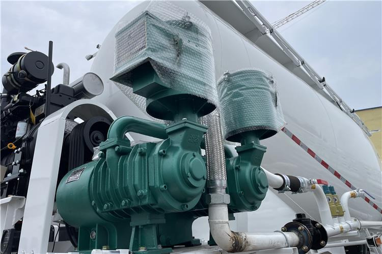 TITAN 3 Axle 30CBM Cement Tanker Trailer with Air Suspension In Saudi Arabia - Tank semi-trailer: picture 3 TITAN 3 Axle 30CBM Cement Tanker Trailer with Air Suspension In Saudi Arabia - Tank semi-trailer: picture 3