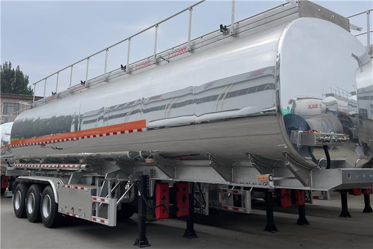 TITAN 3 Axle 45000 L Aluminum Fuel Tanker Trailer for Sale In Zimbabwe - Tank semi-trailer: picture 1 TITAN 3 Axle 45000 L Aluminum Fuel Tanker Trailer for Sale In Zimbabwe - Tank semi-trailer: picture 1