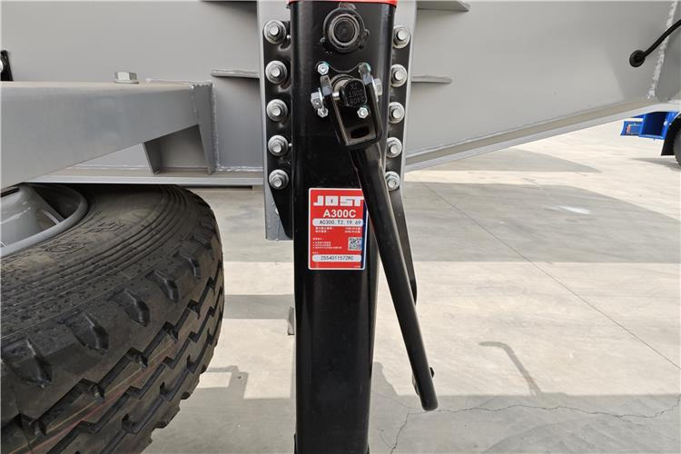 TITAN 3 Axle Fuel Tanker Truck Trailer for Sale In Tanzania - Tank semi-trailer: picture 3 TITAN 3 Axle Fuel Tanker Truck Trailer for Sale In Tanzania - Tank semi-trailer: picture 3