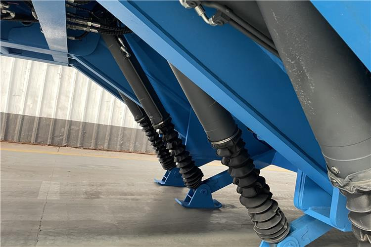 TITAN 4 Axle Folding Gooseneck Trailer for Sale In Zambia - Low loader semi-trailer: picture 4 TITAN 4 Axle Folding Gooseneck Trailer for Sale In Zambia - Low loader semi-trailer: picture 4