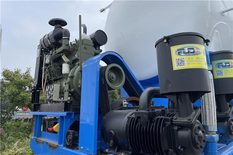 TITAN 50 Ton Cement Tanker Trailer for Sale In Uae - Tank semi-trailer: picture 5 TITAN 50 Ton Cement Tanker Trailer for Sale In Uae - Tank semi-trailer: picture 5