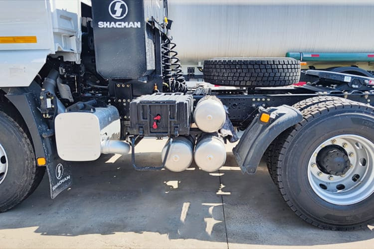 Tractor unit SHACMAN H3000 Shacman Truck Tractor for Sale in Zambia: picture 6