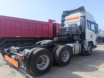 SHACMAN Shacman Trailer Truck for Sale in Sierra Leone - Tractor unit: picture 3 SHACMAN Shacman Trailer Truck for Sale in Sierra Leone - Tractor unit: picture 3