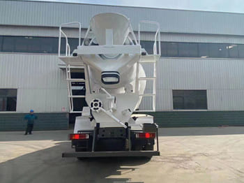 SINOTRUK Cement Mixer Truck for Sale in Zambia - Truck: picture 4 SINOTRUK Cement Mixer Truck for Sale in Zambia - Truck: picture 4