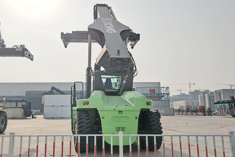 XCMG Reach Stacker Price for Sale in Guyana - Container handler: picture 3 XCMG Reach Stacker Price for Sale in Guyana - Container handler: picture 3