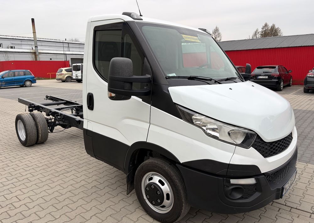 Iveco DAILY 35C13 2,3 HPI RAMA DO ZABUDOWY 3,75 ROZSTAW - Cab chassis truck: picture 2 Iveco DAILY 35C13 2,3 HPI RAMA DO ZABUDOWY 3,75 ROZSTAW - Cab chassis truck: picture 2