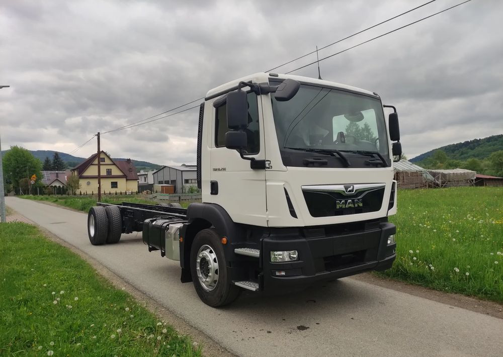 MAN TGM 18.290 ramo do zabudowy 18DMC - Cab chassis truck: picture 2 MAN TGM 18.290 ramo do zabudowy 18DMC - Cab chassis truck: picture 2
