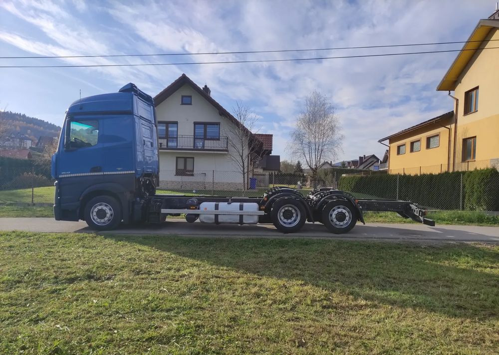 Mercedes-Benz ACTROS 2642 low deck ramo do zabudowy - Cab chassis truck: picture 2 Mercedes-Benz ACTROS 2642 low deck ramo do zabudowy - Cab chassis truck: picture 2