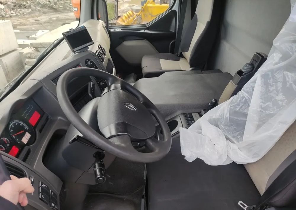 Renault Premium 26.380 Dxi 6x2 rama do zabudowy - Cab chassis truck: picture 5 Renault Premium 26.380 Dxi 6x2 rama do zabudowy - Cab chassis truck: picture 5