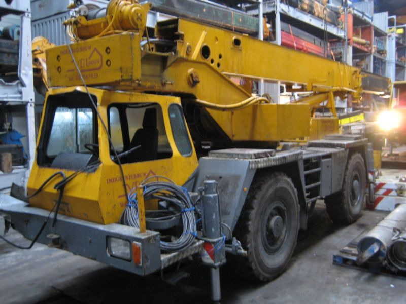 Grove AT 633 for parts - Mobile crane: picture 1 Grove AT 633 for parts - Mobile crane: picture 1