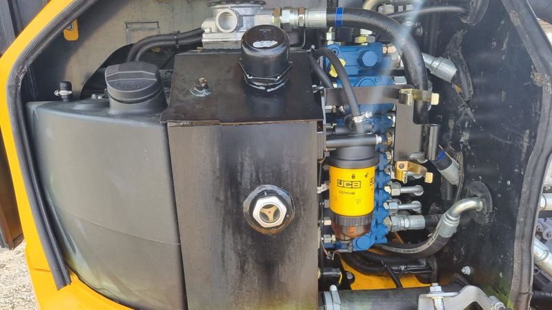 Mini excavator JCB JCB 65R-1: picture 6