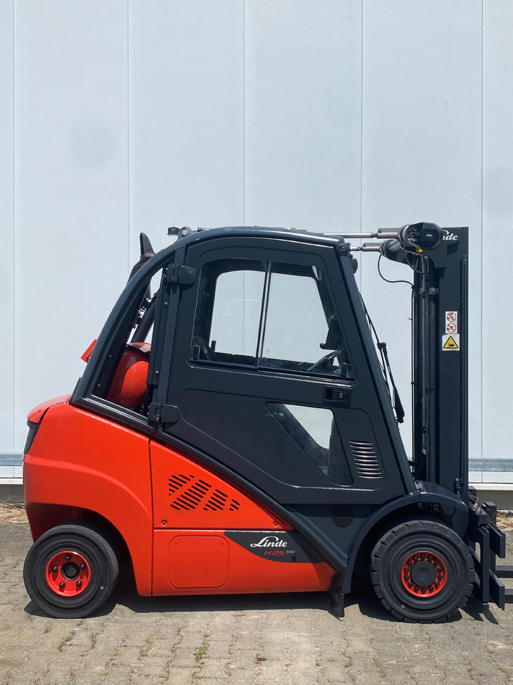 Linde Linde H 25 T - 6-372 h - Seitenschieber - - LPG forklift: picture 4 Linde Linde H 25 T - 6-372 h - Seitenschieber - - LPG forklift: picture 4