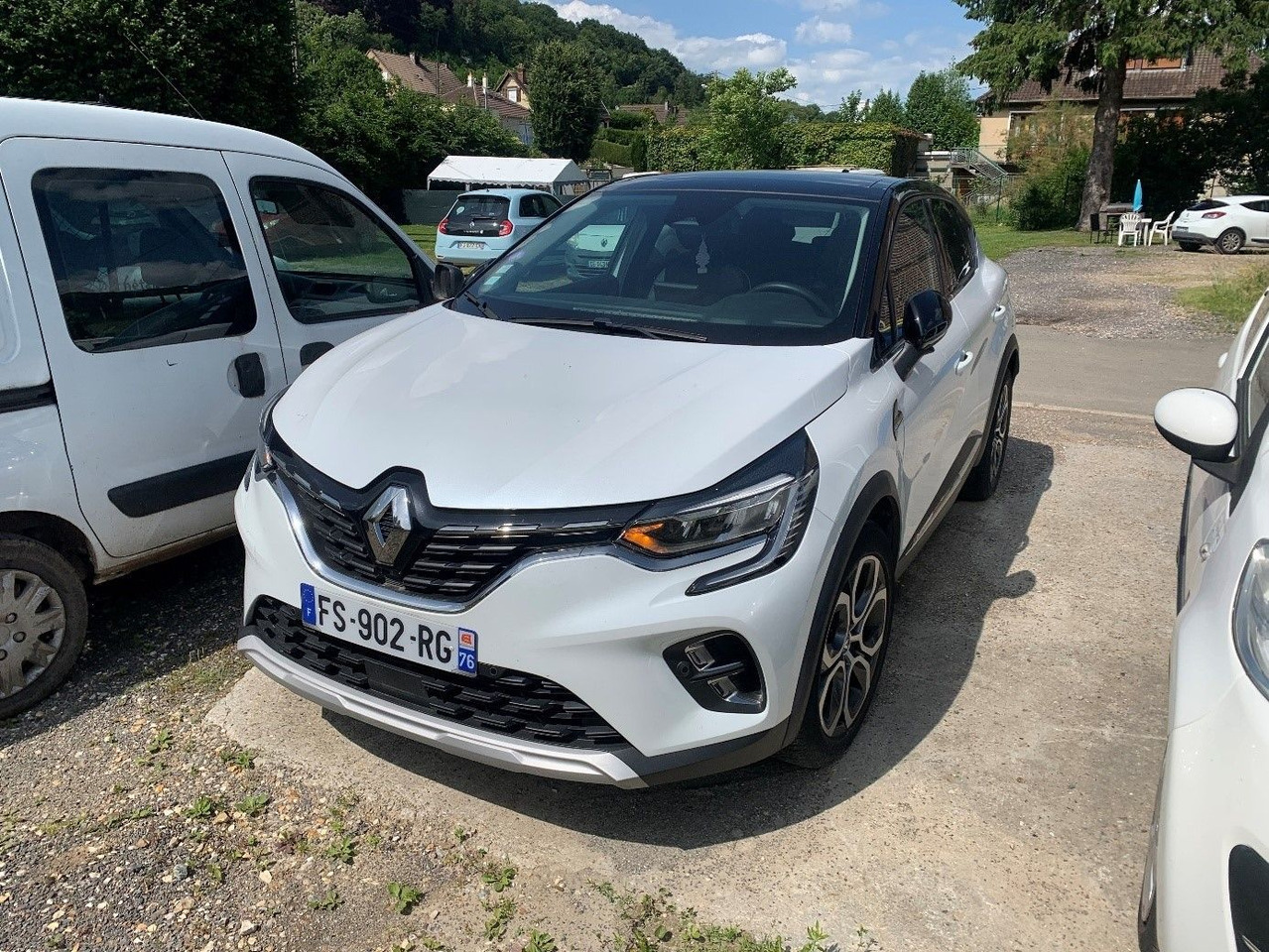 RENAULT CAPTUR - 2020 - Hybride essence électrique - Boîte automatique - II 1.6 E-TECH PLUG-IN 160 INTENS - Car: picture 1 RENAULT CAPTUR - 2020 - Hybride essence électrique - Boîte automatique - II 1.6 E-TECH PLUG-IN 160 INTENS - Car: picture 1