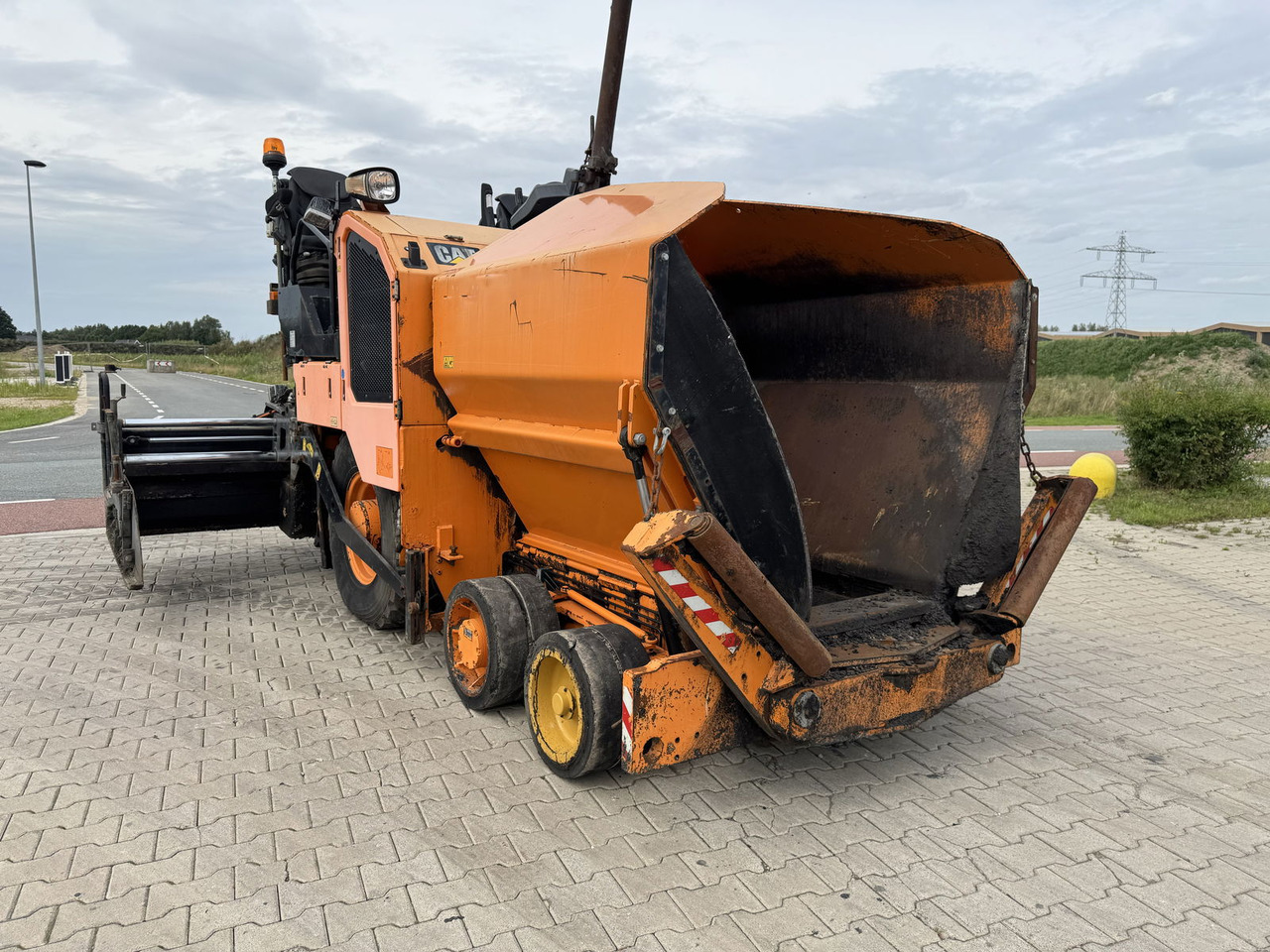 Caterpillar AP300F - Asphalt paver: picture 2 Caterpillar AP300F - Asphalt paver: picture 2