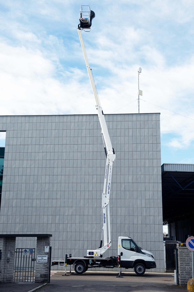 Oil & Steel Snake 2010 HE PLUS Sobre  IVECO 35S14 Distancia entre ejes 3750 mm - Aerial platform: picture 3 Oil & Steel Snake 2010 HE PLUS Sobre  IVECO 35S14 Distancia entre ejes 3750 mm - Aerial platform: picture 3