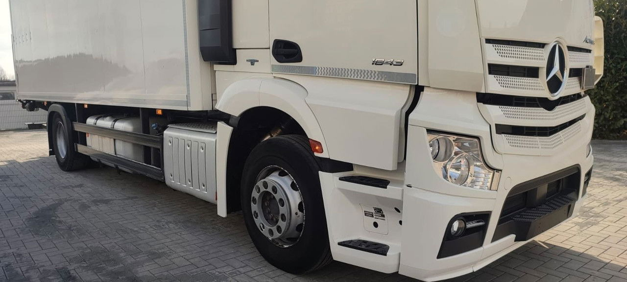 Mercedes-Benz Actros 1843 1843-Koffer LBW Voll-Luft-gefedert Vermietung möglich - Box truck: picture 3 Mercedes-Benz Actros 1843 1843-Koffer LBW Voll-Luft-gefedert Vermietung möglich - Box truck: picture 3