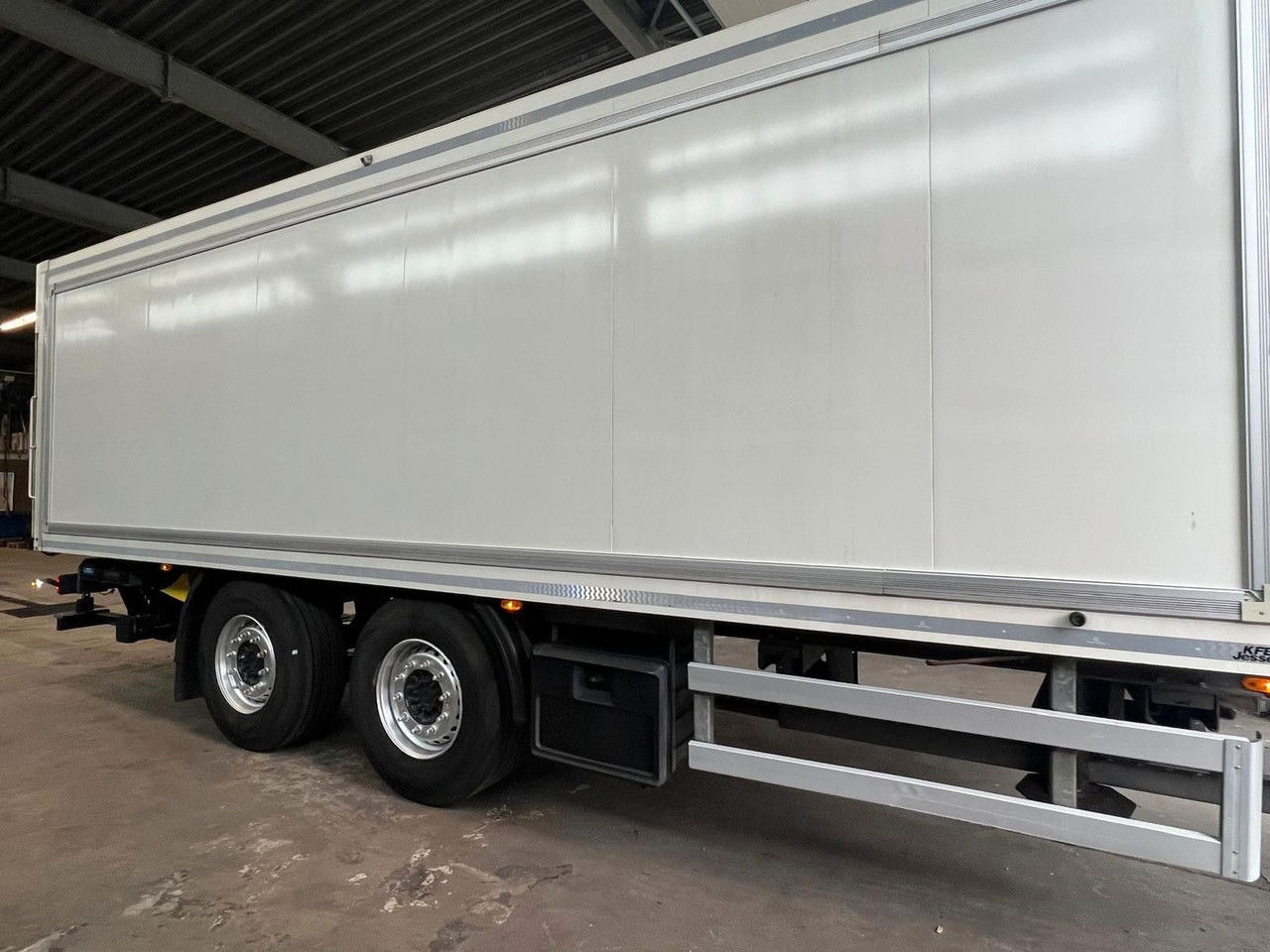 Mercedes-Benz Actros 2543 Komplettzug Voll-Luft - Lange Koffer - Box truck: picture 5 Mercedes-Benz Actros 2543 Komplettzug Voll-Luft - Lange Koffer - Box truck: picture 5